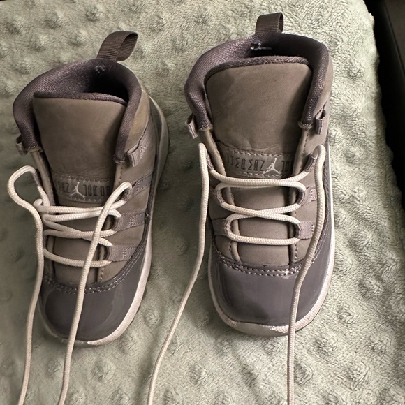Jordan 11 retro Gray size 7 in toddler - Picture 4 of 9